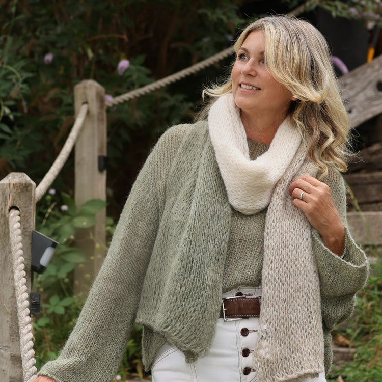Wholesale alpaca blend poncho in cream, machine-washable Italian knitwear by Cadenza Italy