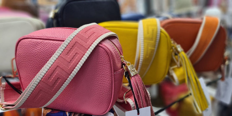 Wholesale leather camera style bag and selection of bag straps with gold hardware in assorted designs in cream and gold, genuine leather Italian accessories by Cadenza Italy