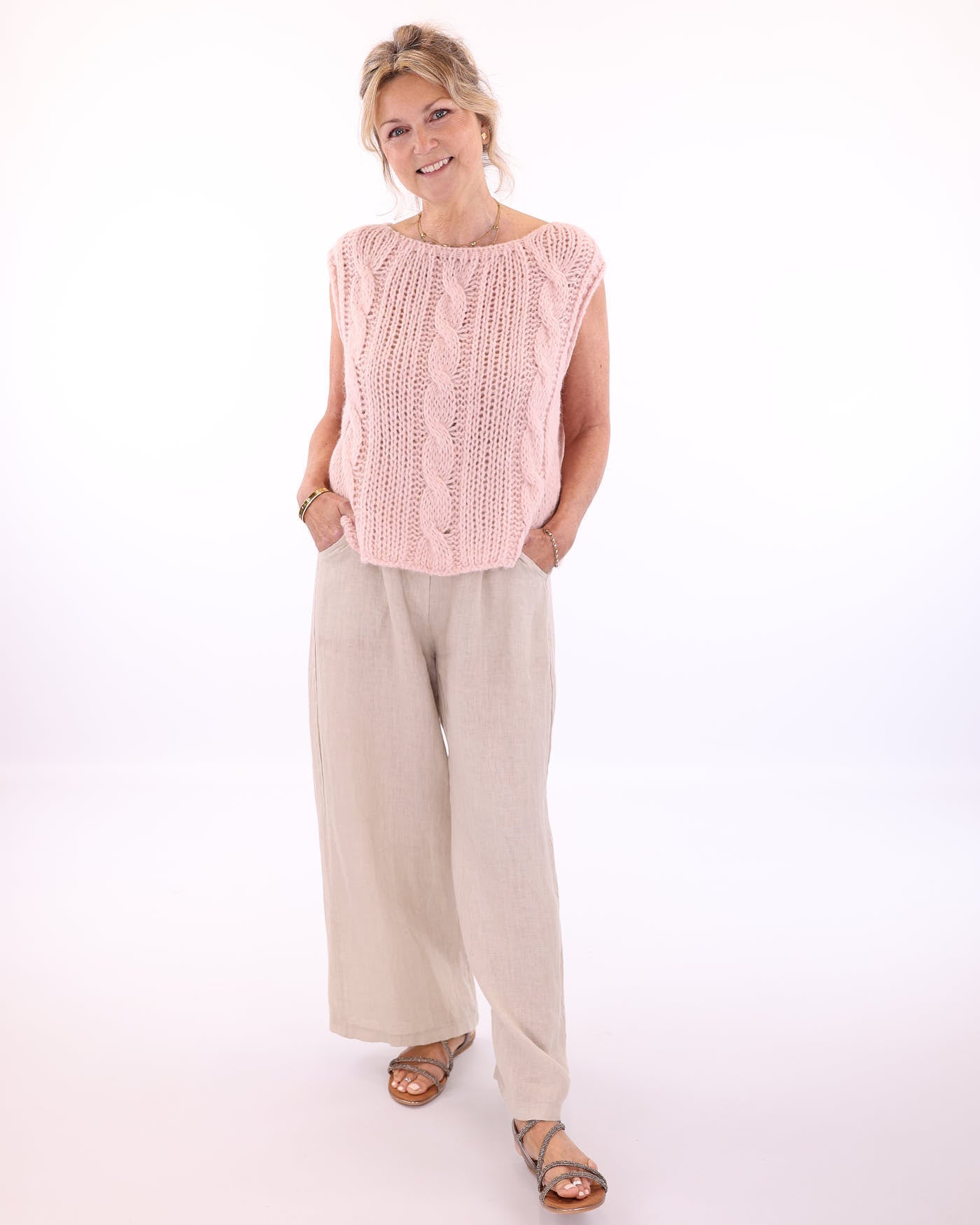 Women's alpaca blend cable knit sleeveless tank top for Spring/Summer in pale pink, made in Italy