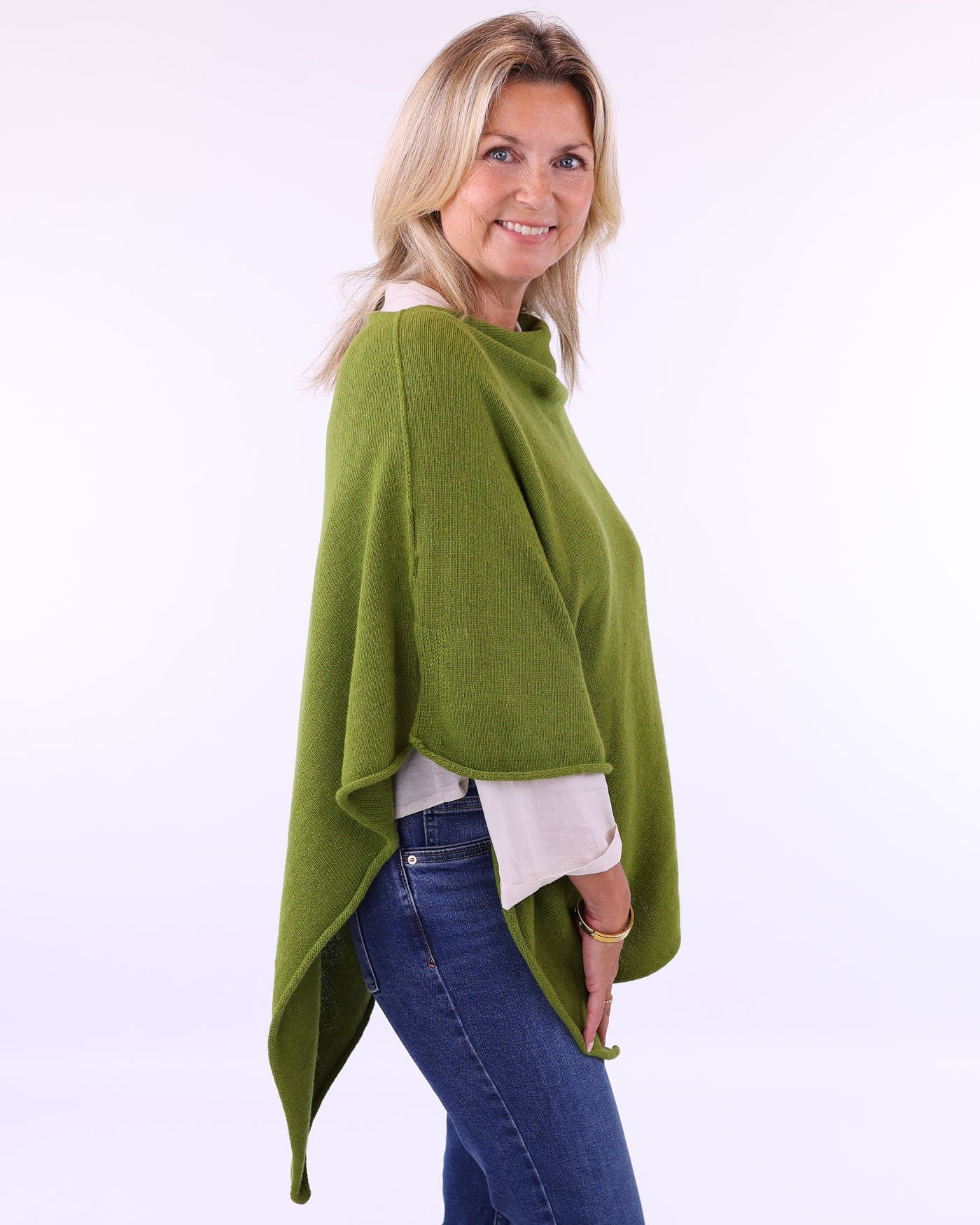Women's cashmere blend poncho in olive green, made in Italy